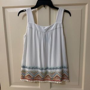 Drew, NEW, white embroidered Pompom Hem Sleeveless swing blouse XS